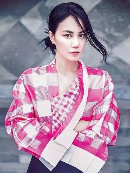 50岁王菲唱《我和我的祖国》,为什么平凡人都哭了?