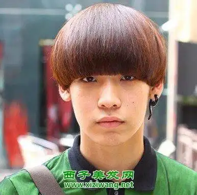 男生蘑菇头发型设计图片 示范潮男发型如何打理 男生蘑菇头,蘑菇头