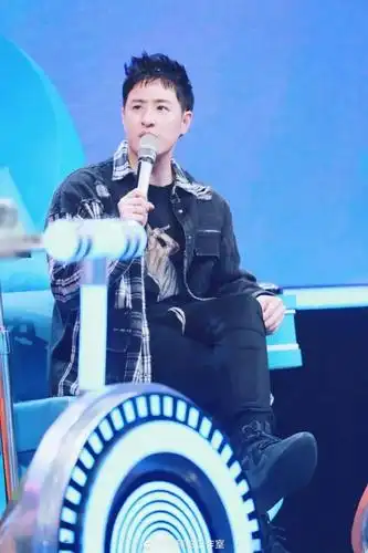 潘玮柏晒stussy全新联名但最爱的还是这双神鞋