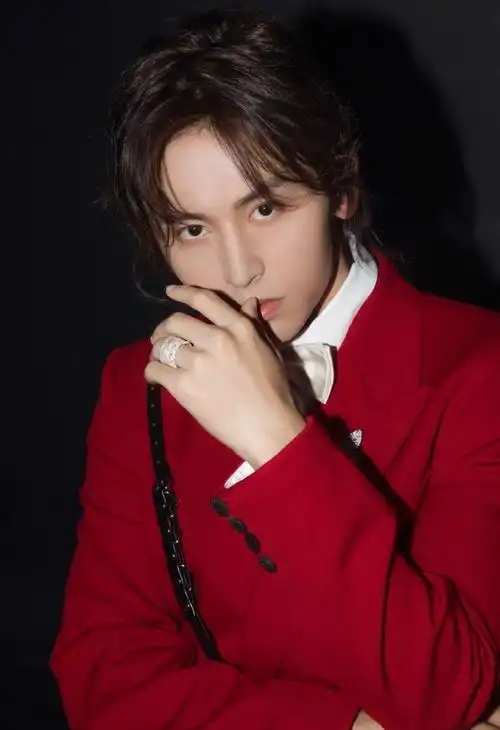 张哲瀚怎么这么美从张哲瀚的绝美眼神为什么能上热搜就能看出