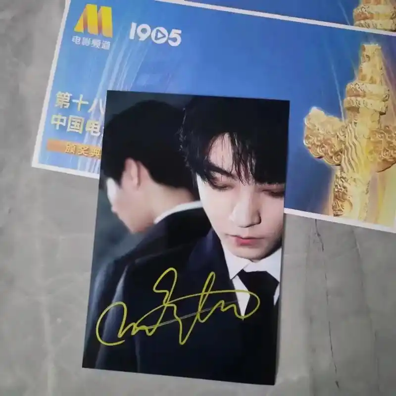 王俊凯华表奖签名照.小凯华表奖签名照有啦,每款仅一张~ #王 - 抖音