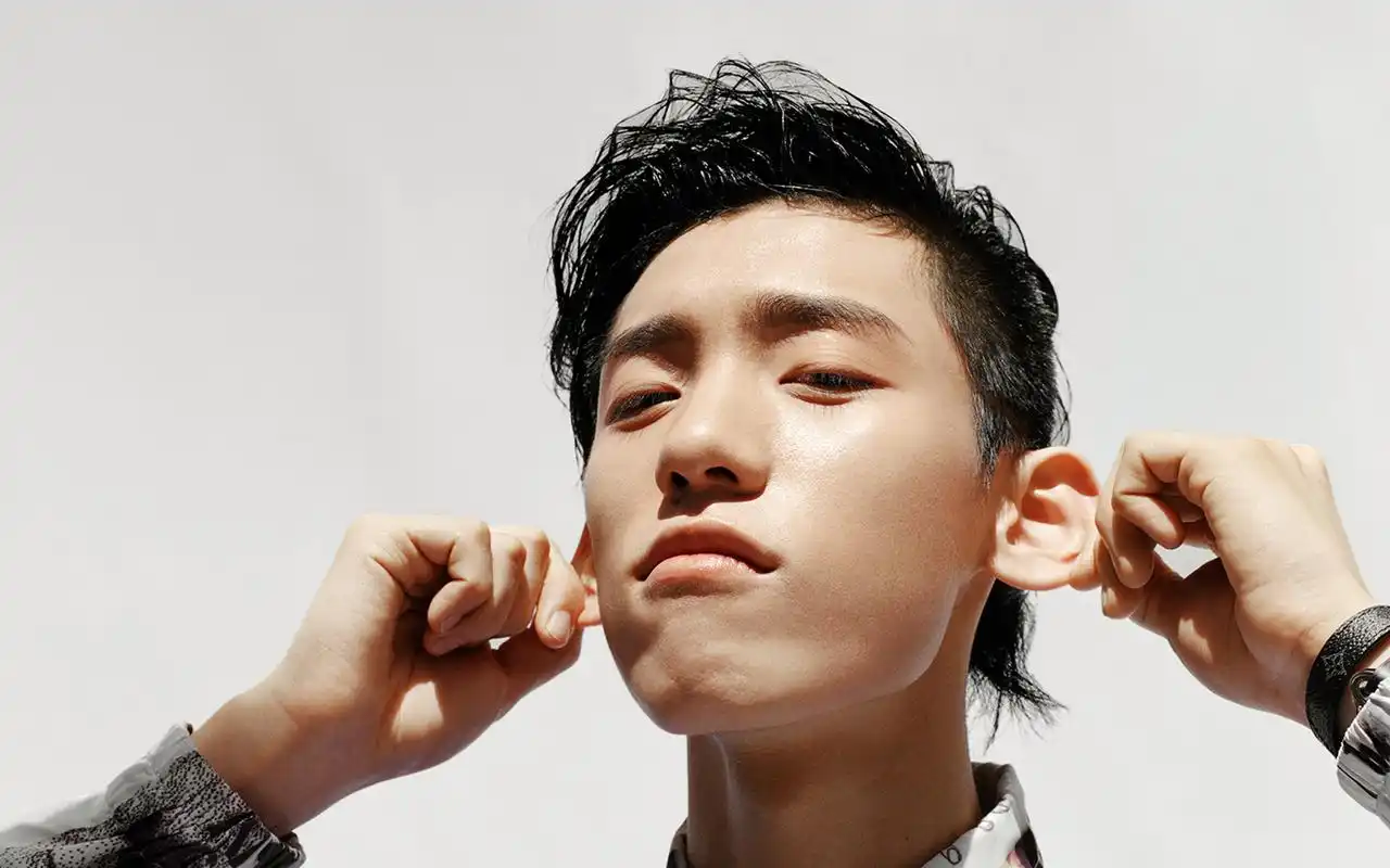 王子异帅气图片桌面壁纸