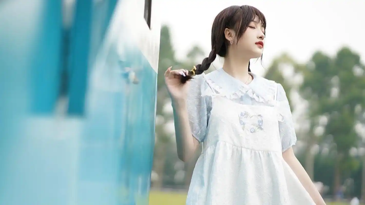 漂亮麻花辫女孩清新写真