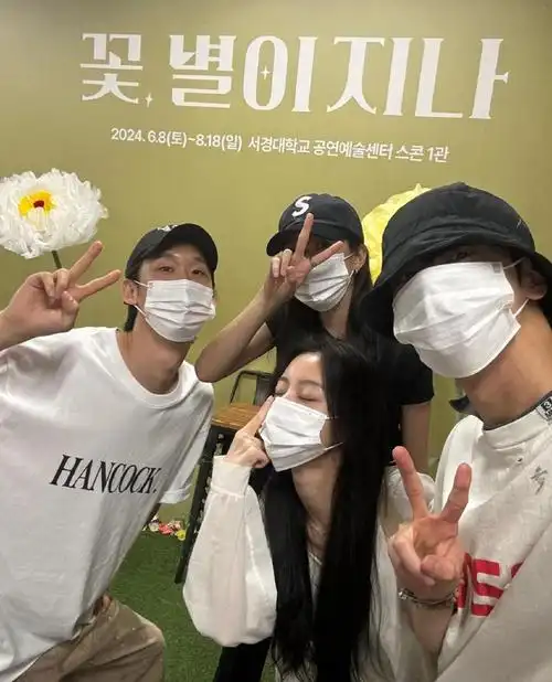 车银优文佳煐同框照##文佳煐车银优合照