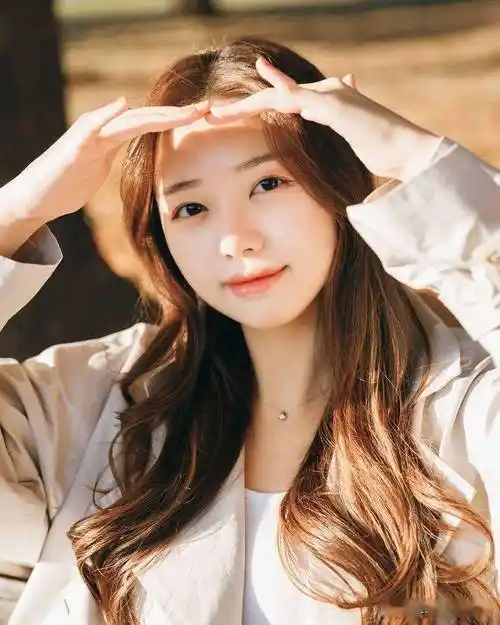 拍照手该怎么放8种手部姿势让你拍照不再尴尬不自然