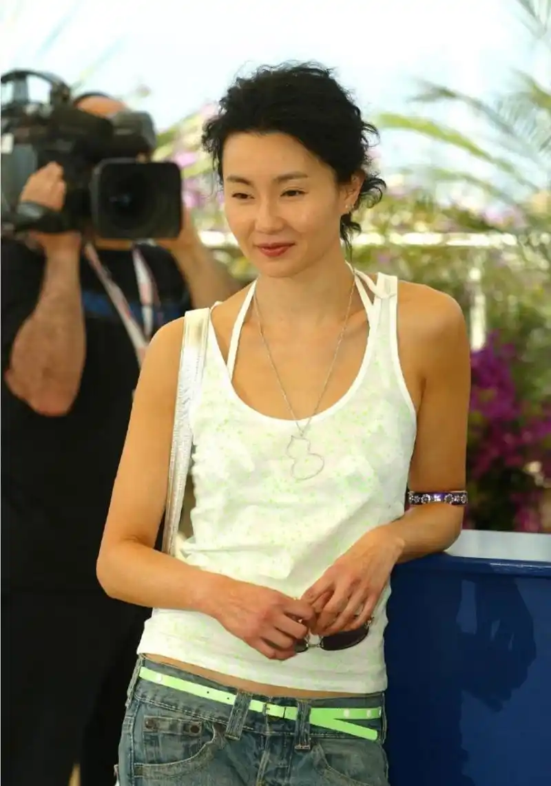 那年,张曼玉只穿背心和牛仔裤就出席了戛纳!曼玉总是这么自然可爱.