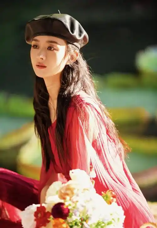 原创赵丽颖最新杂志大片来了这一次她自己来承包鱼塘