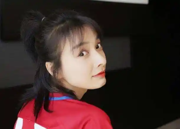 吴昕恋情疑曝光,男方曾公开喊话向她要钱?