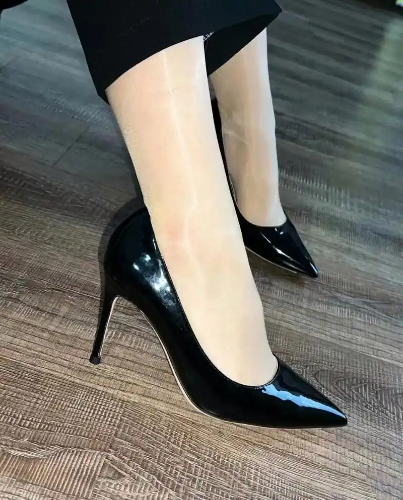 搭配起来真的超级好 看,你们觉得呢?#高跟鞋# #时尚穿搭