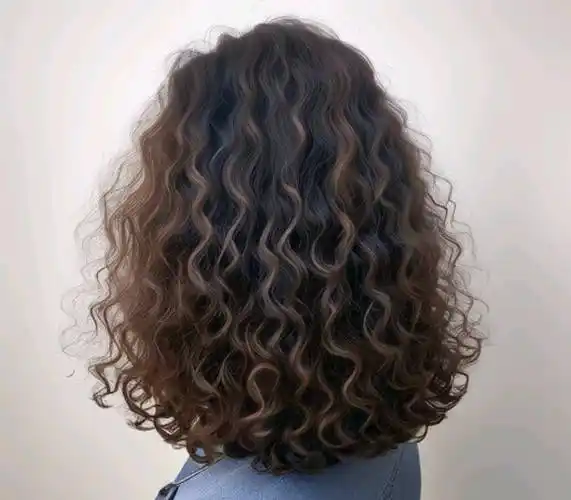 冬季发型不论怎么烫,最美还是羊毛卷全头烫,蓬松瘦脸还保暖_因为_头发