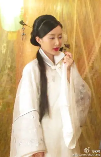 舒畅 一朵是盛开在后宫的娇艳海棠,一朵是玲珑解语的牡丹花.