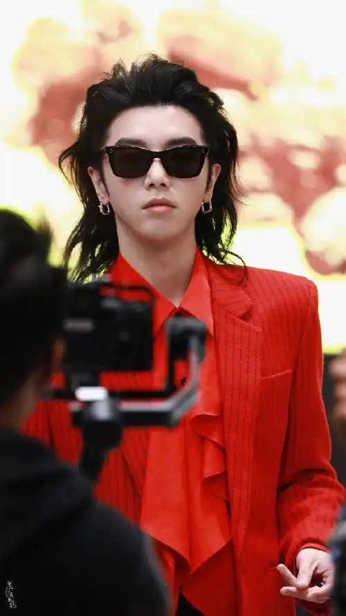 天生自带气场背头海鸥和红色西装简直绝配01#2024华晨宇火星演唱会