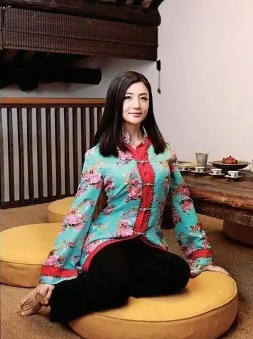 她追随马云整整10年,身价百亿坚持不嫁