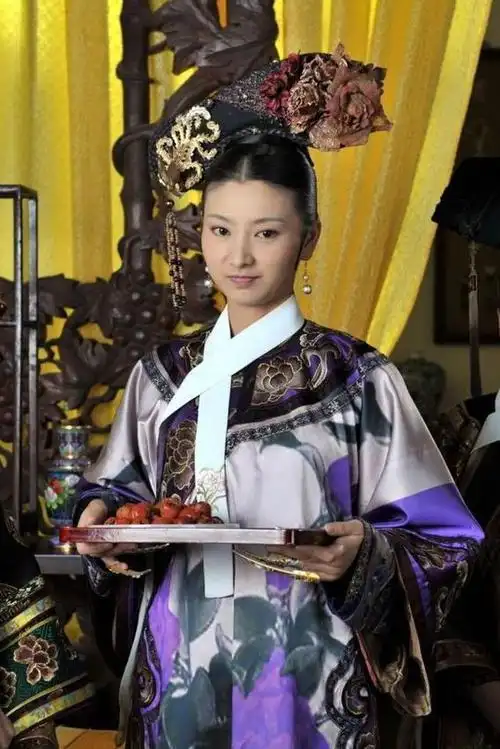 幻灭时隔8年斓曦再扮沈眉庄但衣服质地远不及甄嬛传