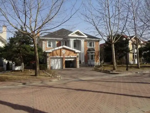 龙苑别墅 700平仅售860万 豪装 单价1.2万 业主急售 随时看