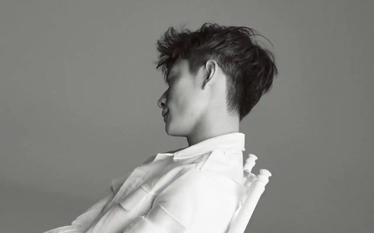 张一山时尚杂志黑白大片桌面壁纸,长大了的流行,演绎越来越成熟气质