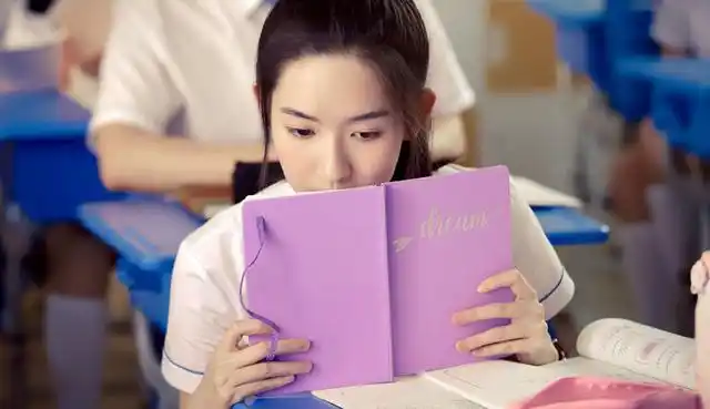 王玉雯少年派牛仔长裤(王玉雯少年派饰邓小琪)(5)