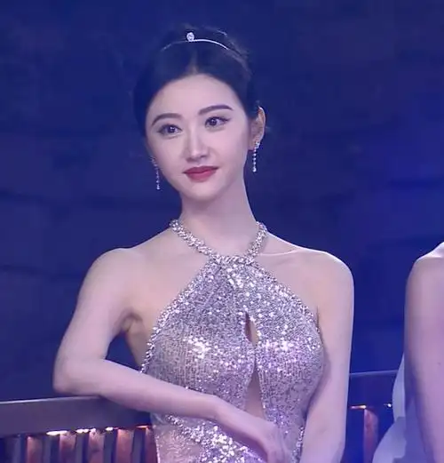 嘉兴这一夜,女星越疯越美!杨幂反差,景甜水嫩,文咏珊猛虎下山