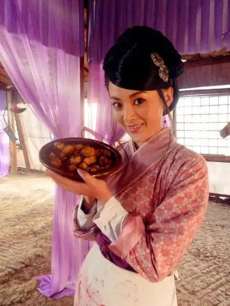 刘梓娇饰演程咬金大老婆花大脚