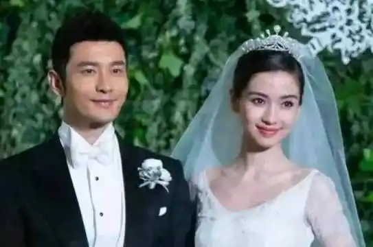 黄晓明官宣结婚,32岁的现任妻子叶珂长相貌美,身材更是火辣!