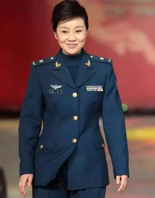 娱乐圈10位带"军衔"的明星,各个深藏不露,最高达到"将军级"