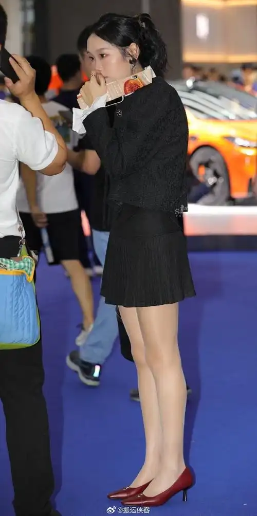 分享车展职业装短裙导购肉si小高跟鞋穿搭