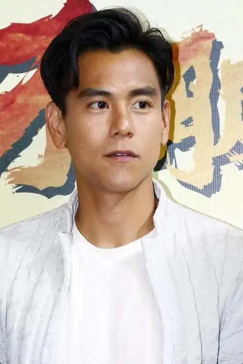 漂亮的女人最迷恋男人的哪些部位?