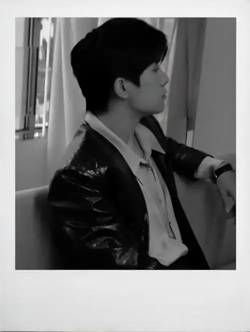 亲爱的简,我不敢想我能有易烊千玺自拍拍立得该有多幸福@tfboys-易烊