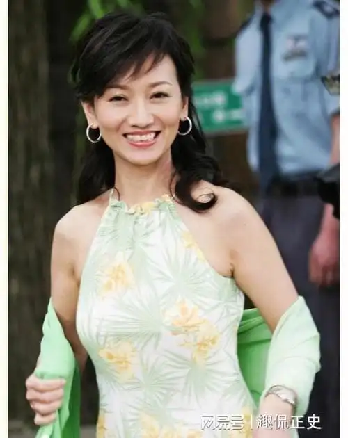 赵雅芝晒照,咋看也没69岁啊!看到素颜的赵雅芝,网友难掩失望?|冻龄|娱