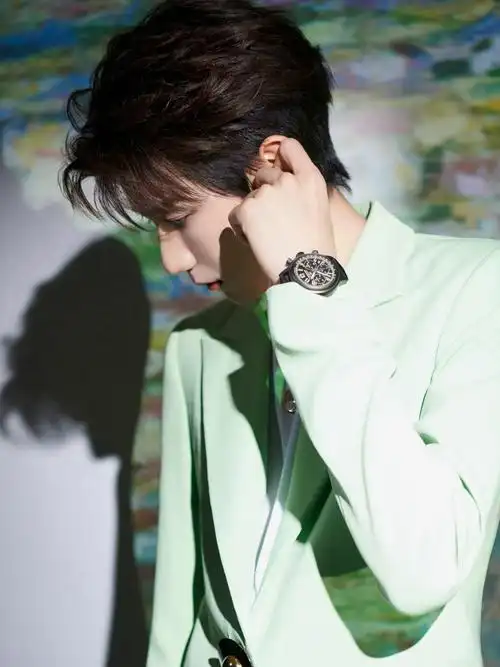 王源圣诞清新帅气写真