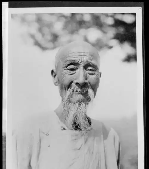 民国老照片中的老大爷形象眉间道风仙骨形态气度不凡