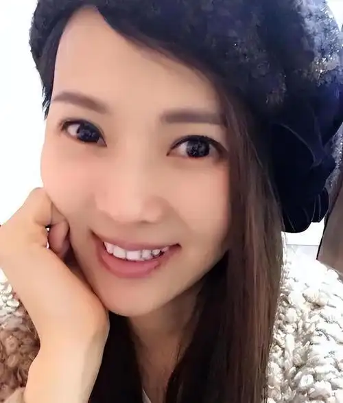 回顾 秦昊老婆跑韩国打水光针,56岁伊能静满脸针眼