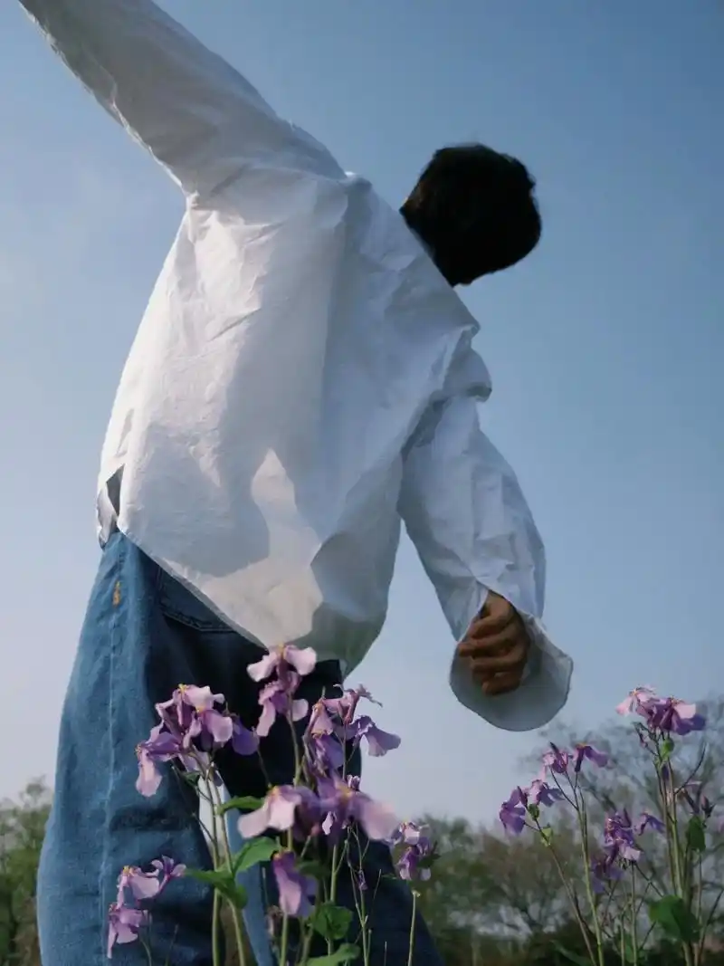 我也拥有自己的花啦.白衬衫就是春日的神啊#每一帧都是氛围感