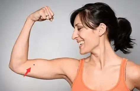 手臂内侧的痣,一般来讲都是一种好的痣相,这种人的性格比较温顺,很少