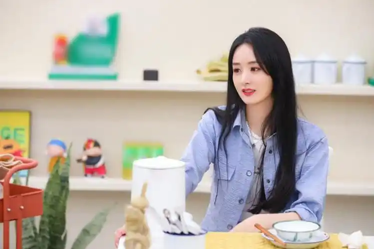 《拜托了冰箱》轰趴季开播 赵丽颖吴磊化身首期飞行体验官_综艺资讯