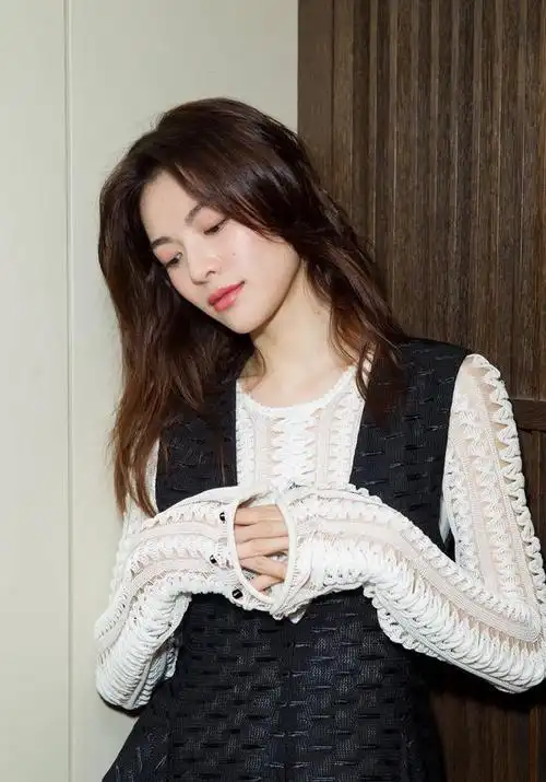 讨论钟楚曦经纪人是谁2022工作邀约