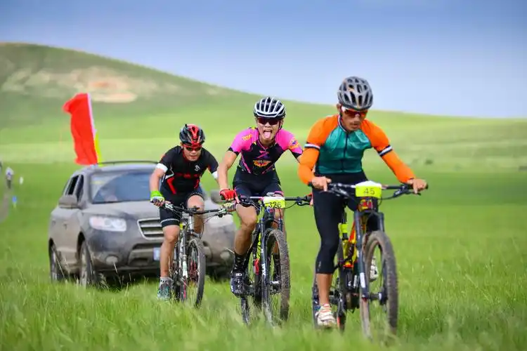 铁木真草原自行车越野和马拉松