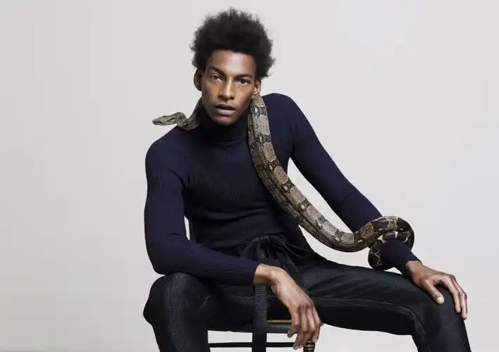 baptiste也成了一个模特在他红之后蹭上热度他弟弟or哥哥tidioumbaye