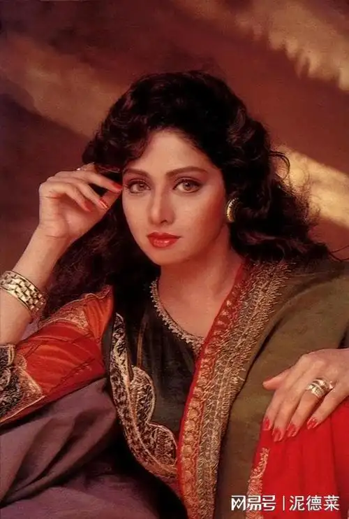 印度最美女星希里黛玉是阿米尔汗女神却被丈夫重婚54岁溺死