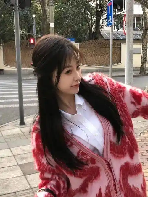 知名女星司机在高速上倒车,跟车粉丝竟效仿_虞书欣_出口_车辆