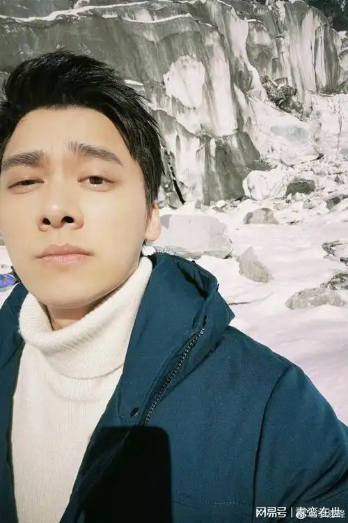 李易峰罕见晒私照素颜雪地自拍