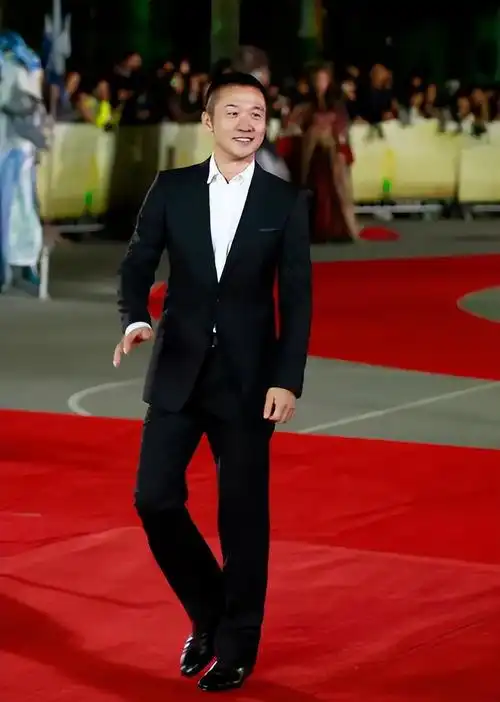 黄志忠:从篮球梦想到演艺巅峰,情感波折后的孤独与坚守 黄志忠,一个