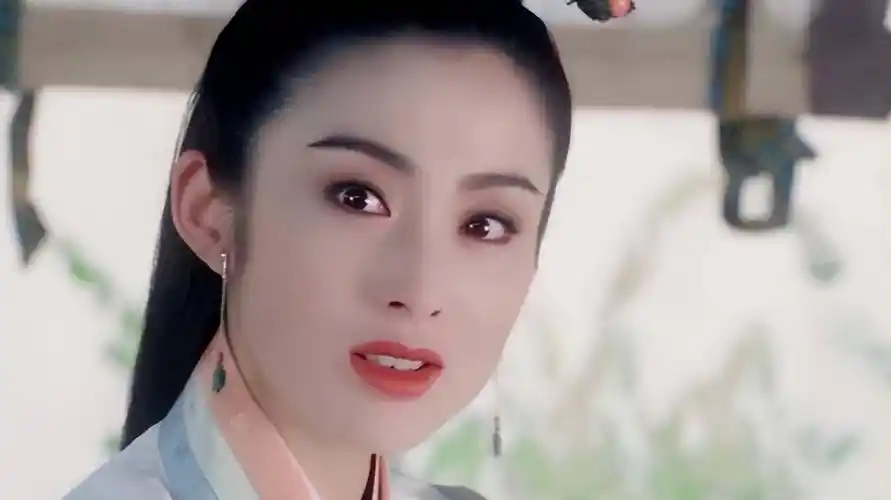 55岁的张敏去泰国买房,跟小10岁男友同居,坦诚绝望背后难言之隐_事业