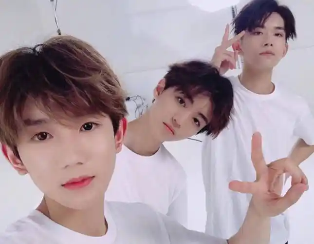 原创走进王源重庆豪宅卧室一物品意外曝光粉丝看后尖叫不已