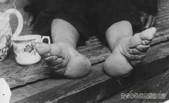 老照片:盛行千年而不衰的三寸金莲之秘密(组图)