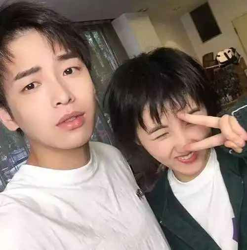 彭昱畅官宣新恋情,看清微博内容那一刻,已经成功一半了_妹妹_图片_女