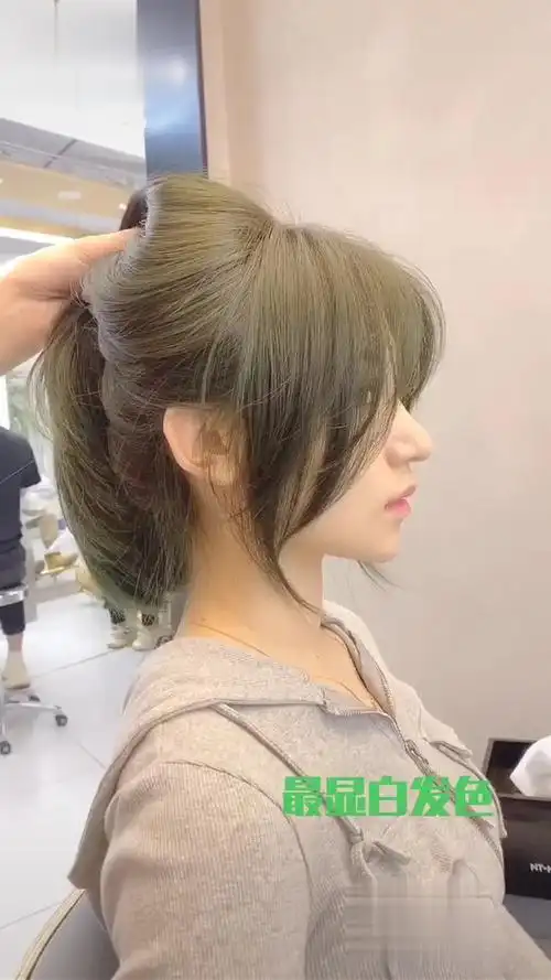 2020最显白发色 最火网红八字刘海解锁蓝鲸召唤术 八字刘海 发型-时尚