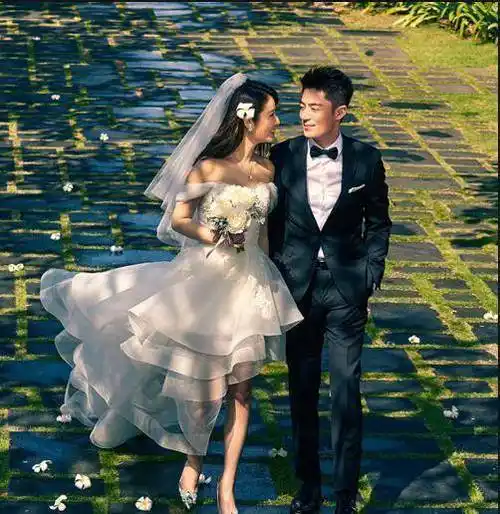 原创霍建华林心如过二人世界结婚4年感情依旧一家三口很幸福