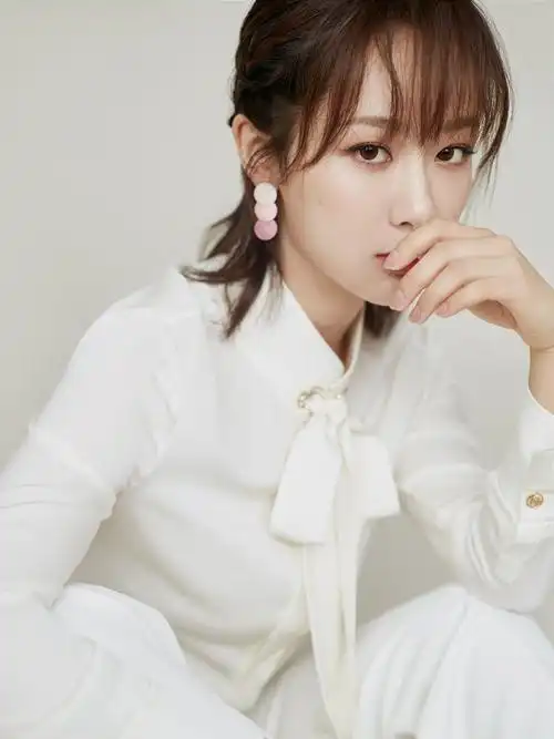 杨紫风格大变甜美少女变身霸气御姐利落裤装气场十足