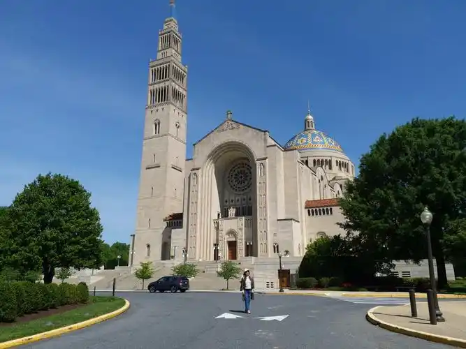华盛顿 圣洁圣母国家朝圣大教堂 写美篇  圣洁圣母国家大教堂是美国第